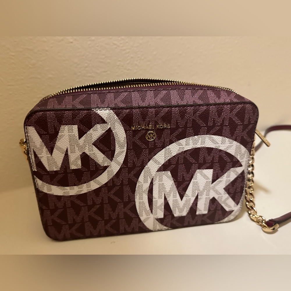 Small micheal kors cross body
